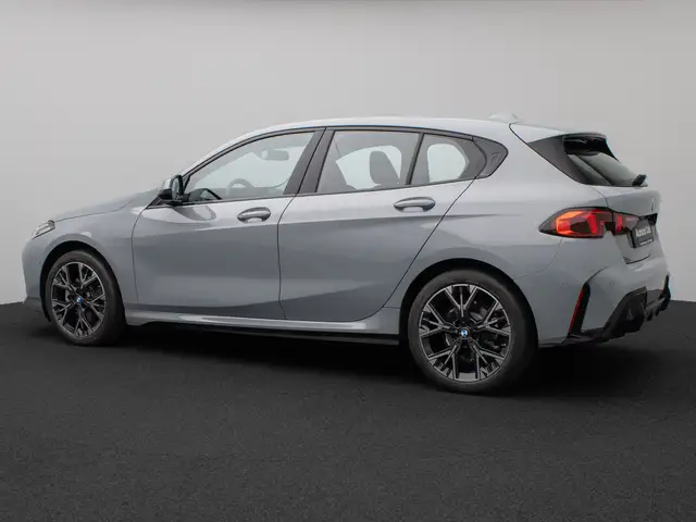 BMW 1 Series view 9