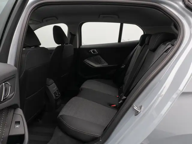 BMW 1 Series view 24