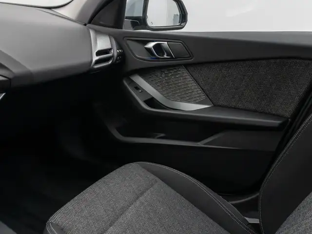 BMW 1 Series view 29