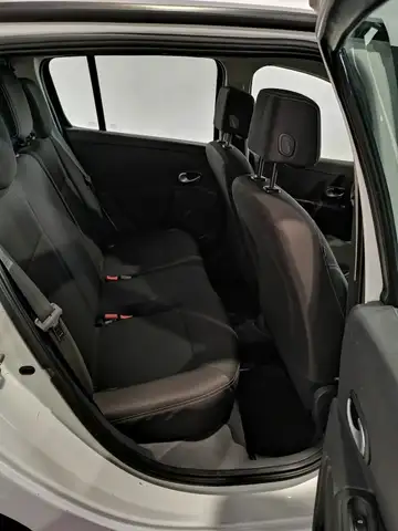 Renault Clio view 9