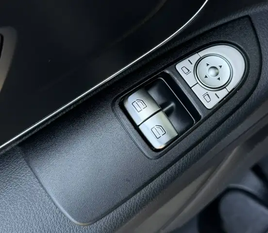 Mercedes-Benz Vito view 8