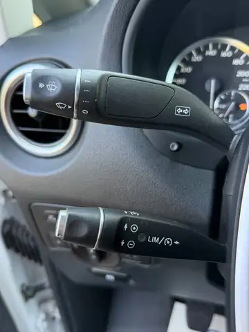 Mercedes-Benz Vito view 11