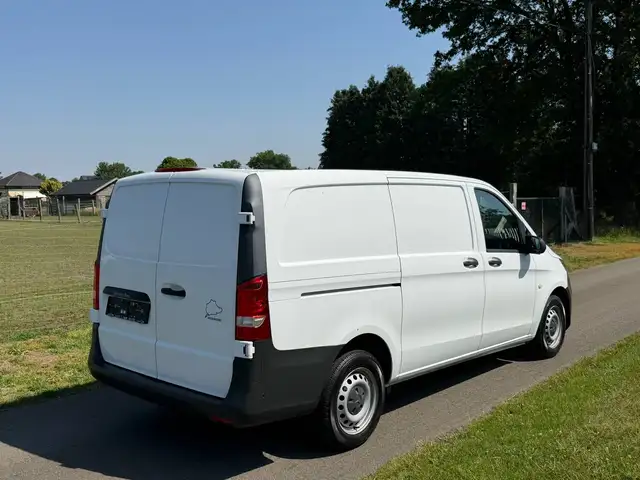 Mercedes-Benz Vito view 3