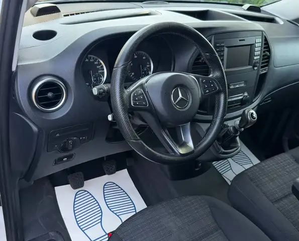 Mercedes-Benz Vito view 5