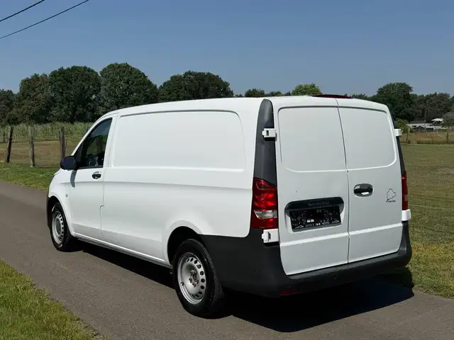 Mercedes-Benz Vito view 2