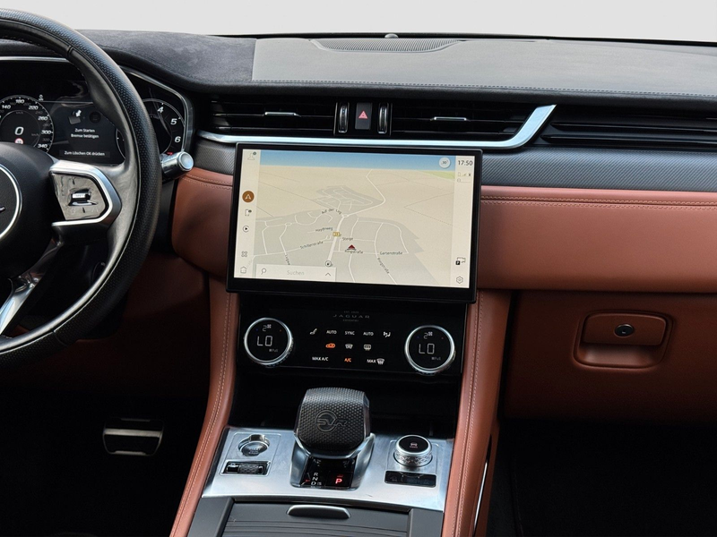 Jaguar F-Pace P550 AWD SVR Meridian|PANO|360°|AHK|ACC — photo 10