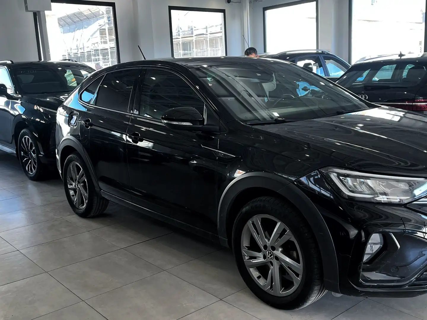 Volkswagen Taigo 1.0 tsi 110cv dsg R -LINE  Aziendale tetto panoram Nero - 2