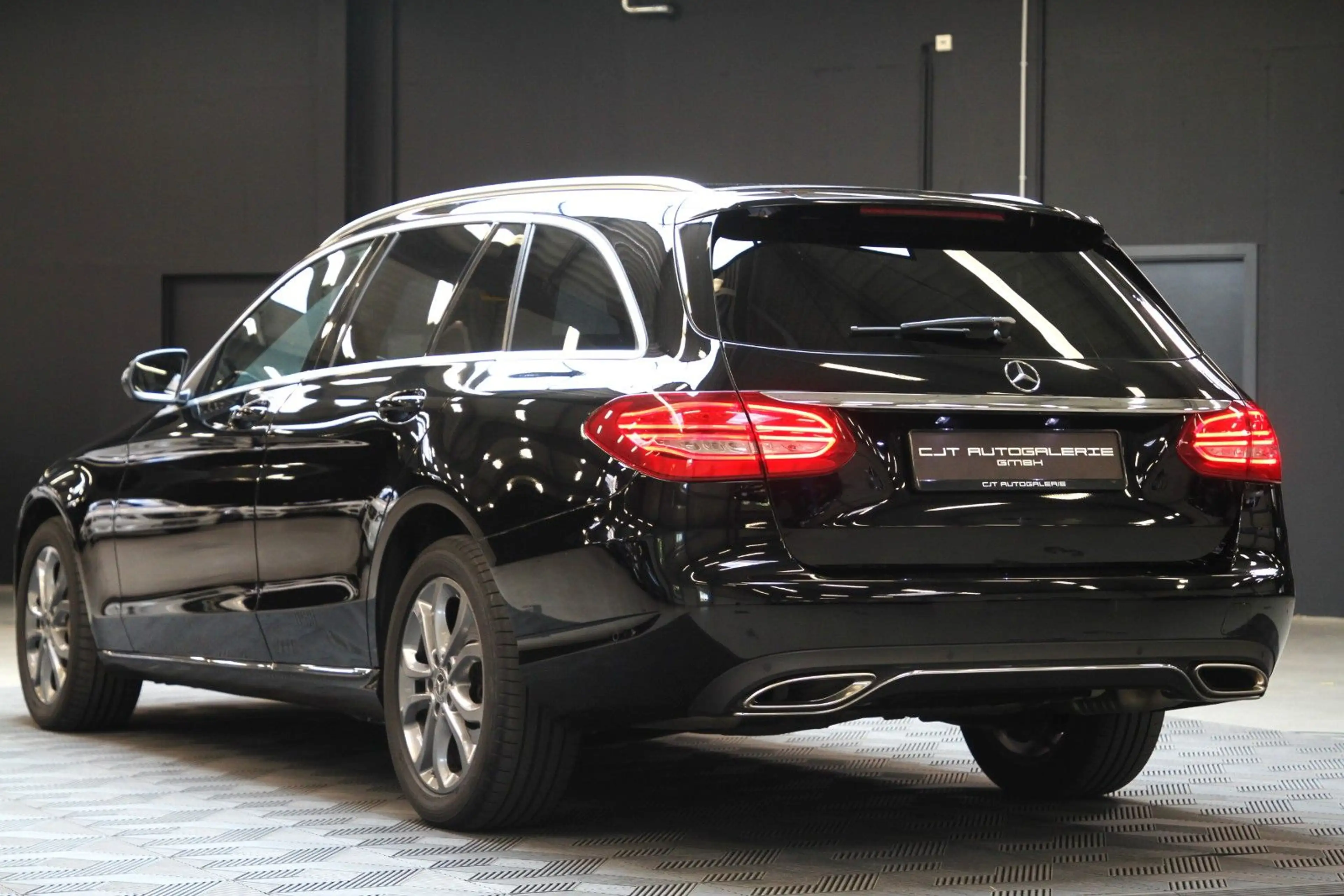 Mercedes-Benz C 400 T 4Matic Burmester LED Ambiente — photo 5