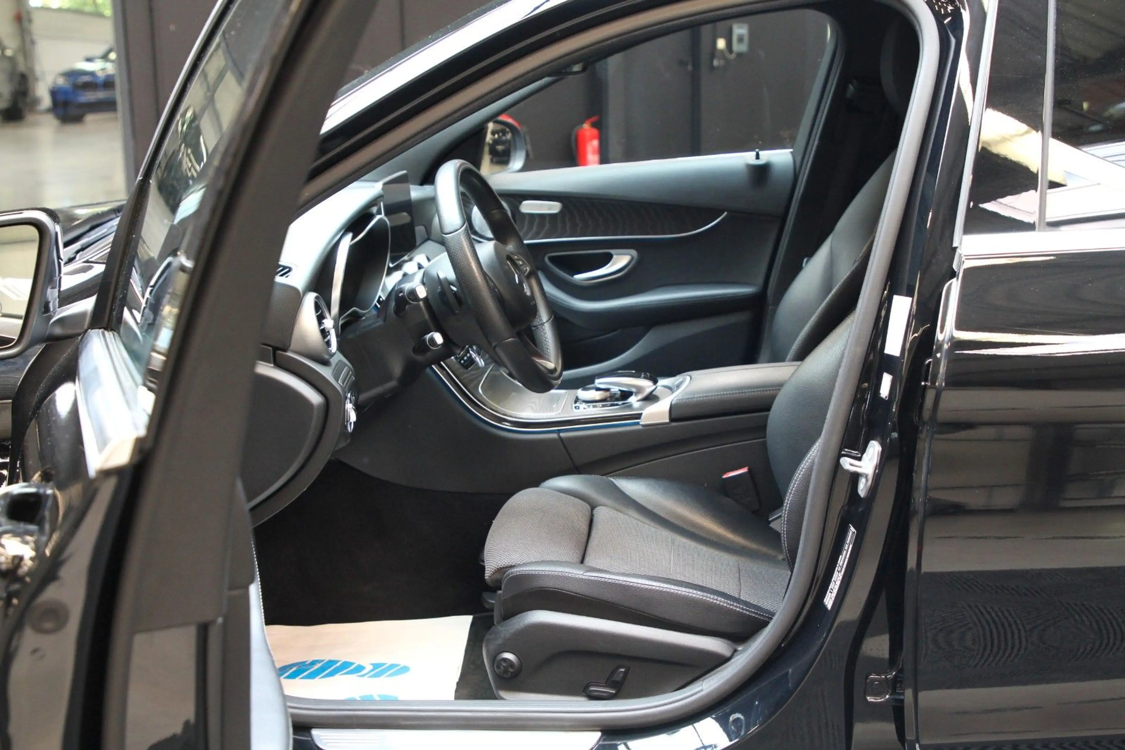 Mercedes-Benz C 400 T 4Matic Burmester LED Ambiente — photo 10
