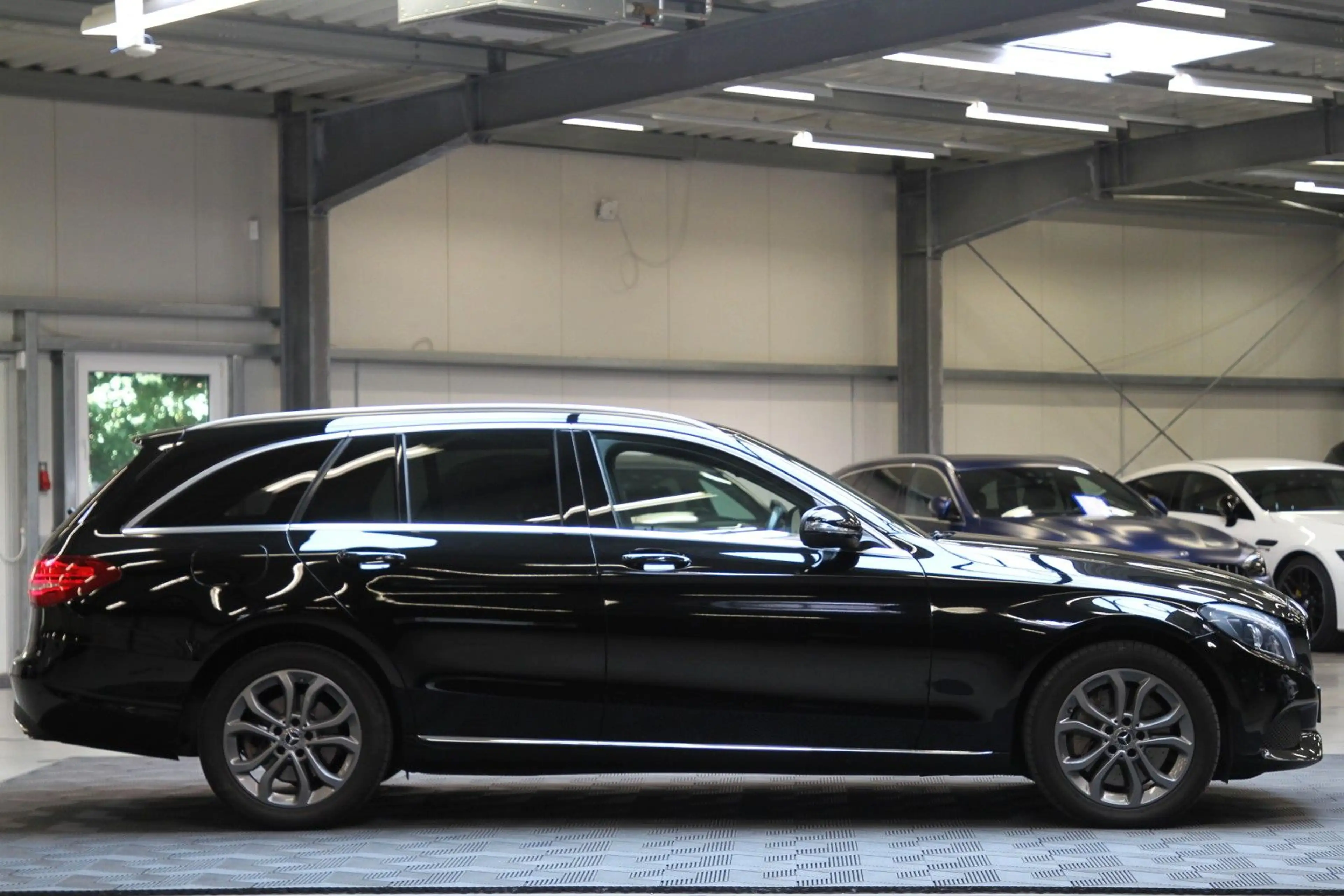 Mercedes-Benz C 400 T 4Matic Burmester LED Ambiente — photo 8
