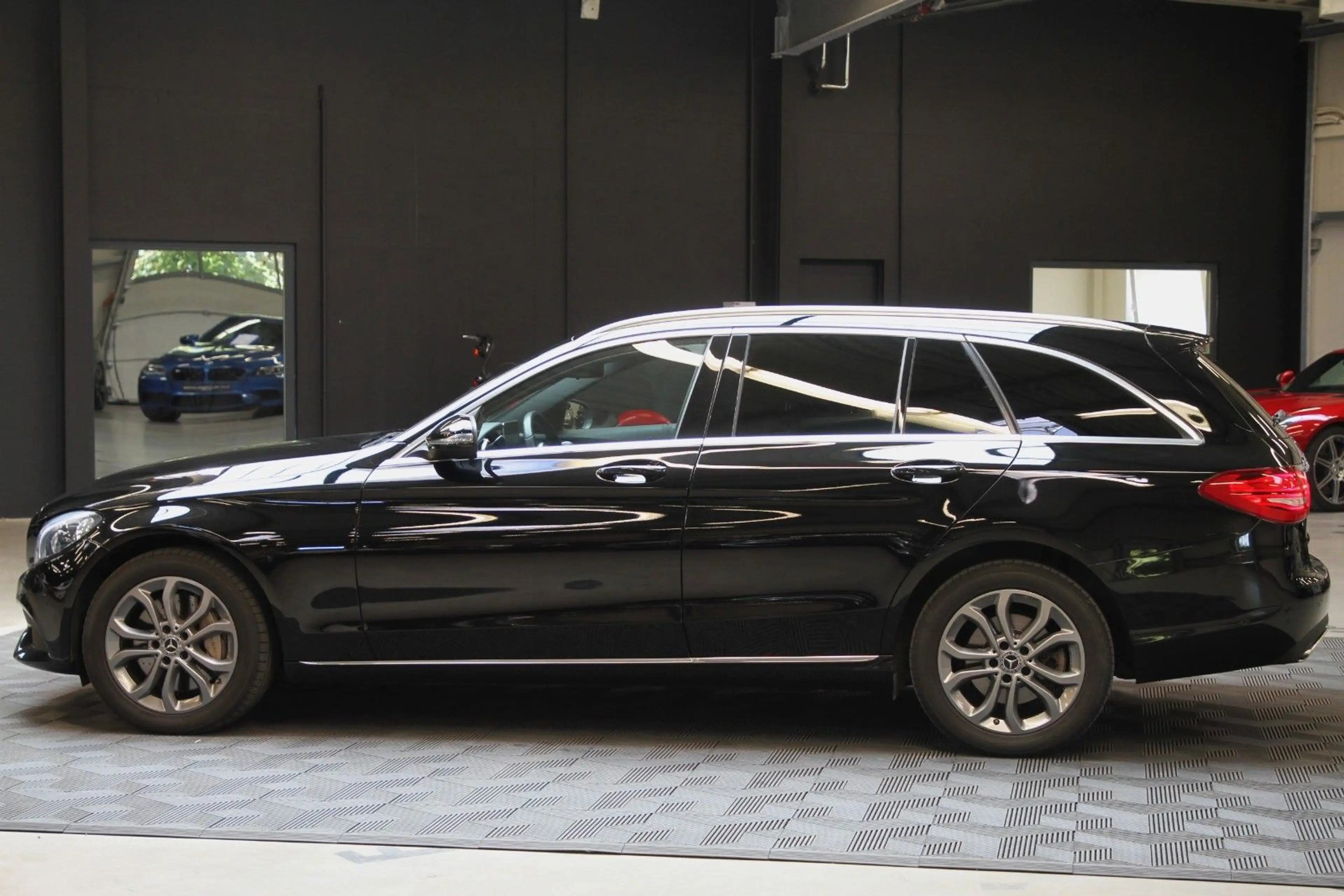 Mercedes-Benz C 400 T 4Matic Burmester LED Ambiente — photo 4