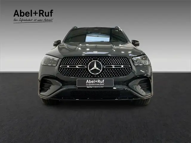 Mercedes-Benz 450 view 2