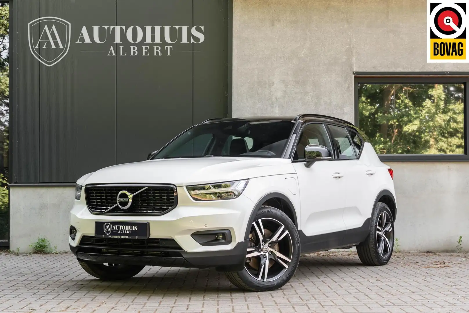 Volvo XC40 1.5 T4 Recharge R-Design Pano Trekhaak Keyless Wit - 1