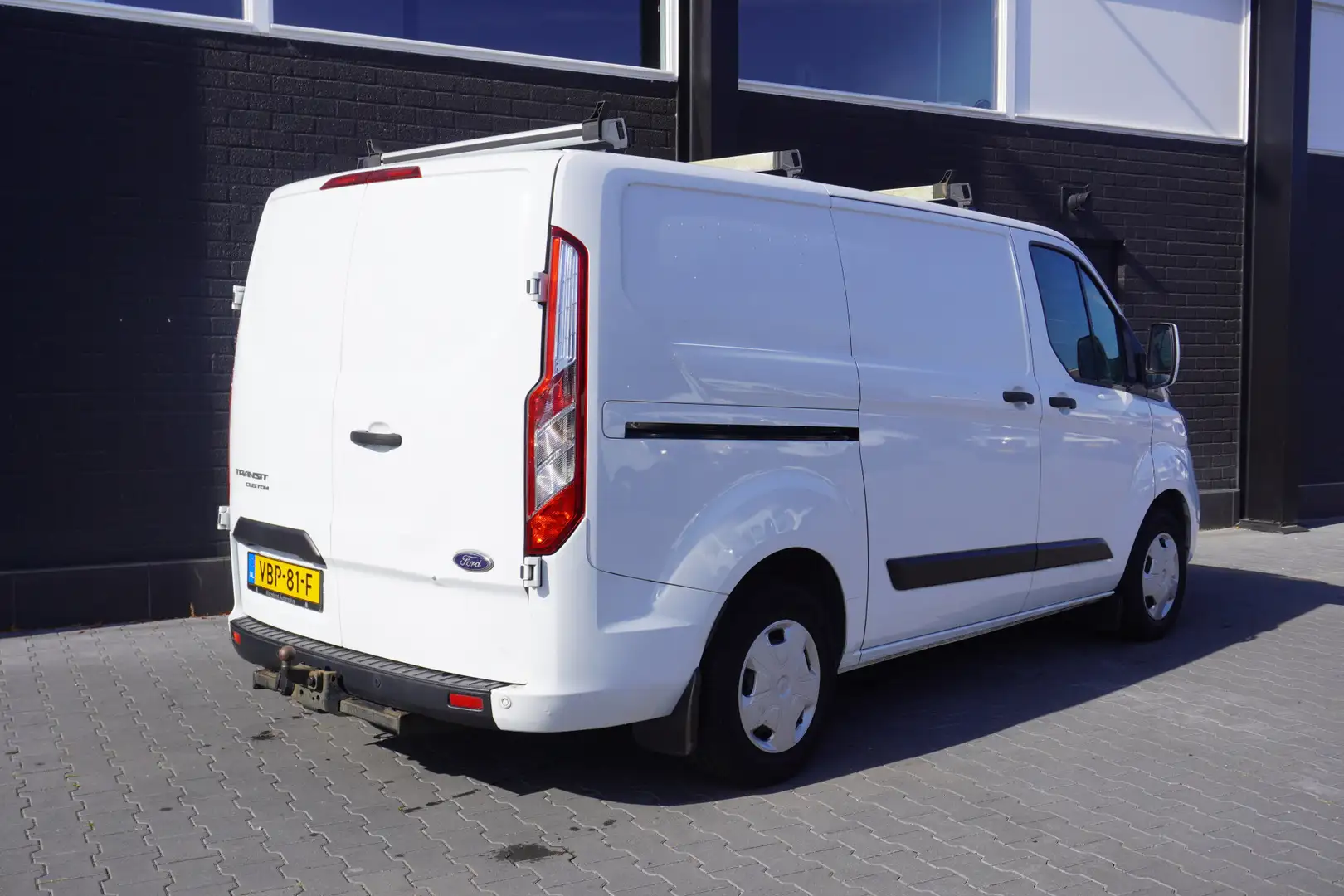 Ford Transit Custom 2.0 TDCI EURO 6 - Airco - Navi - Cruise - Motor lo Weiß - 2