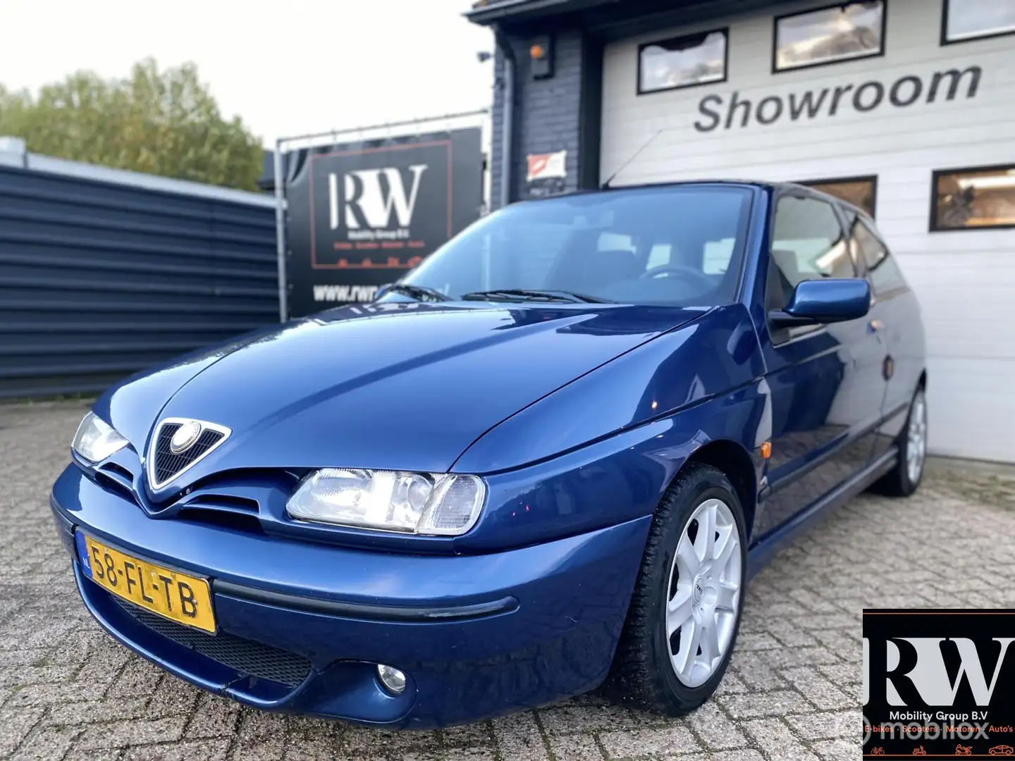 Alfa Romeo 145 1.4-16V T.Spark L *AIRCO*NIEUWE APK*TREKHAAK* Синий - 1