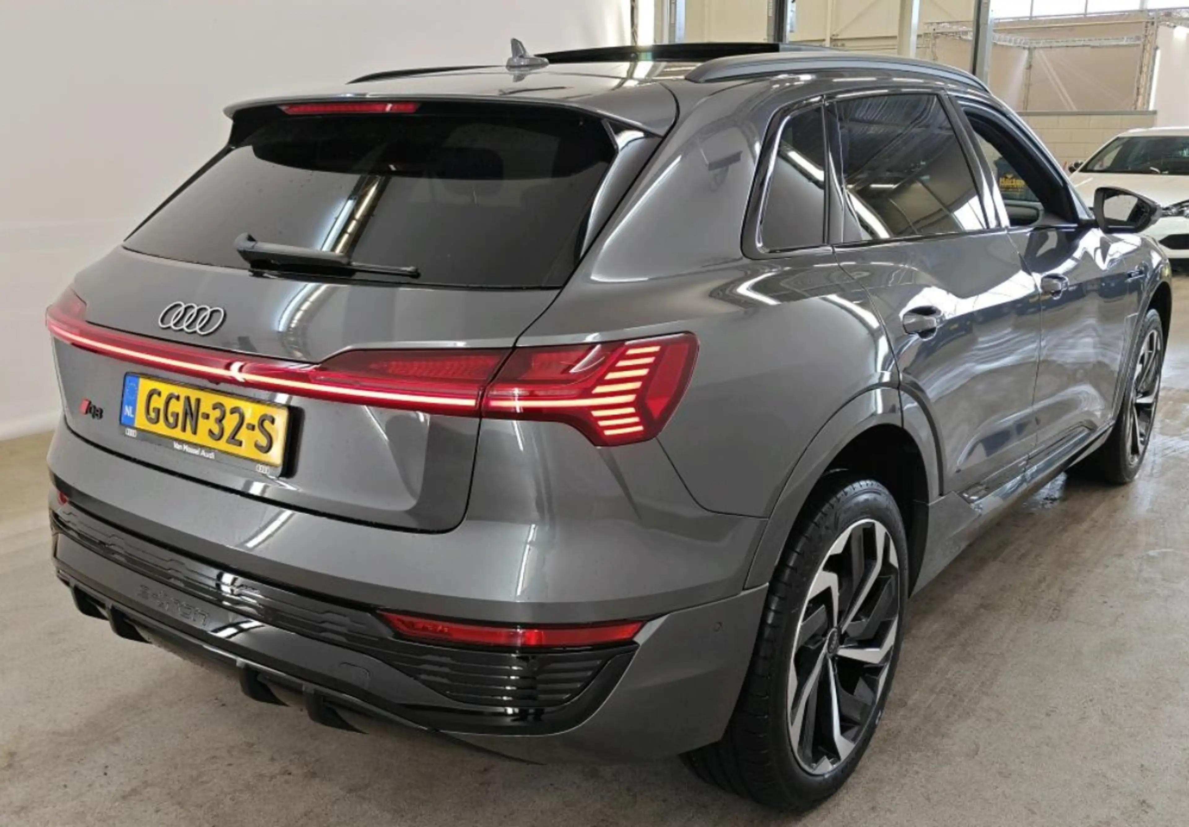 Audi Q8 e-tron 50 QUATRRO S-LINE 95 kWh 94% SOH VOL UITGEVOERD — photo 2