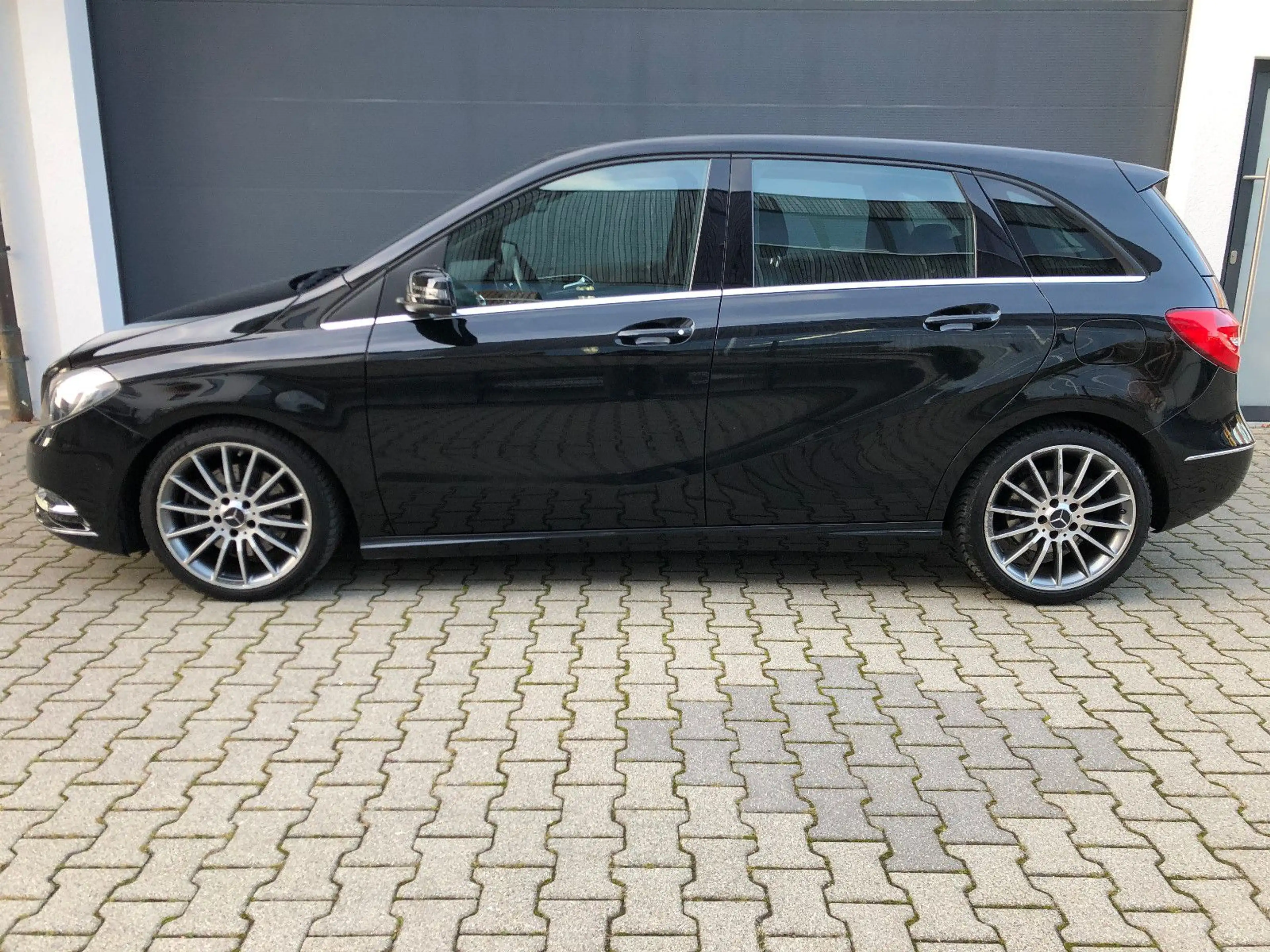 Mercedes-Benz B 220 Sport 4M LED Kam. Leder Pano Standheiz. — photo 8