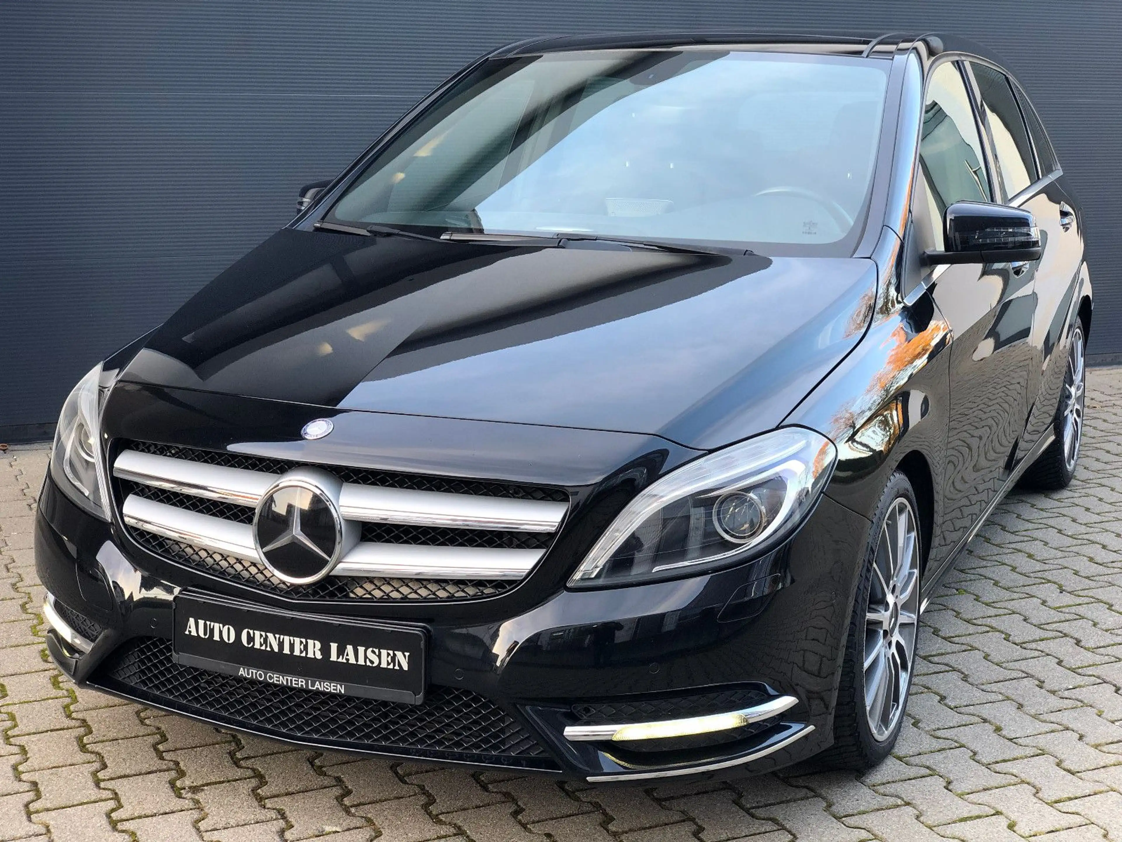 Mercedes-Benz B 220 Sport 4M LED Kam. Leder Pano Standheiz.