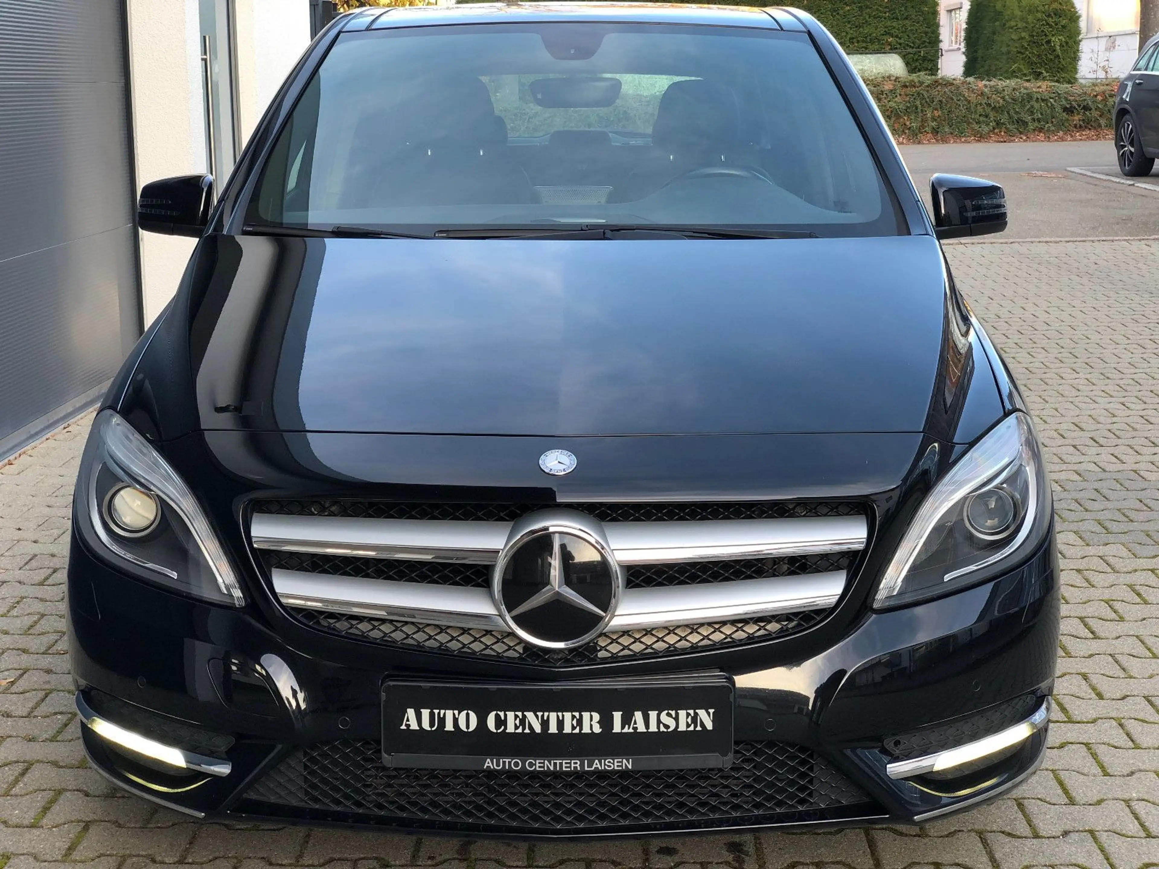 Mercedes-Benz B 220 Sport 4M LED Kam. Leder Pano Standheiz. — photo 2