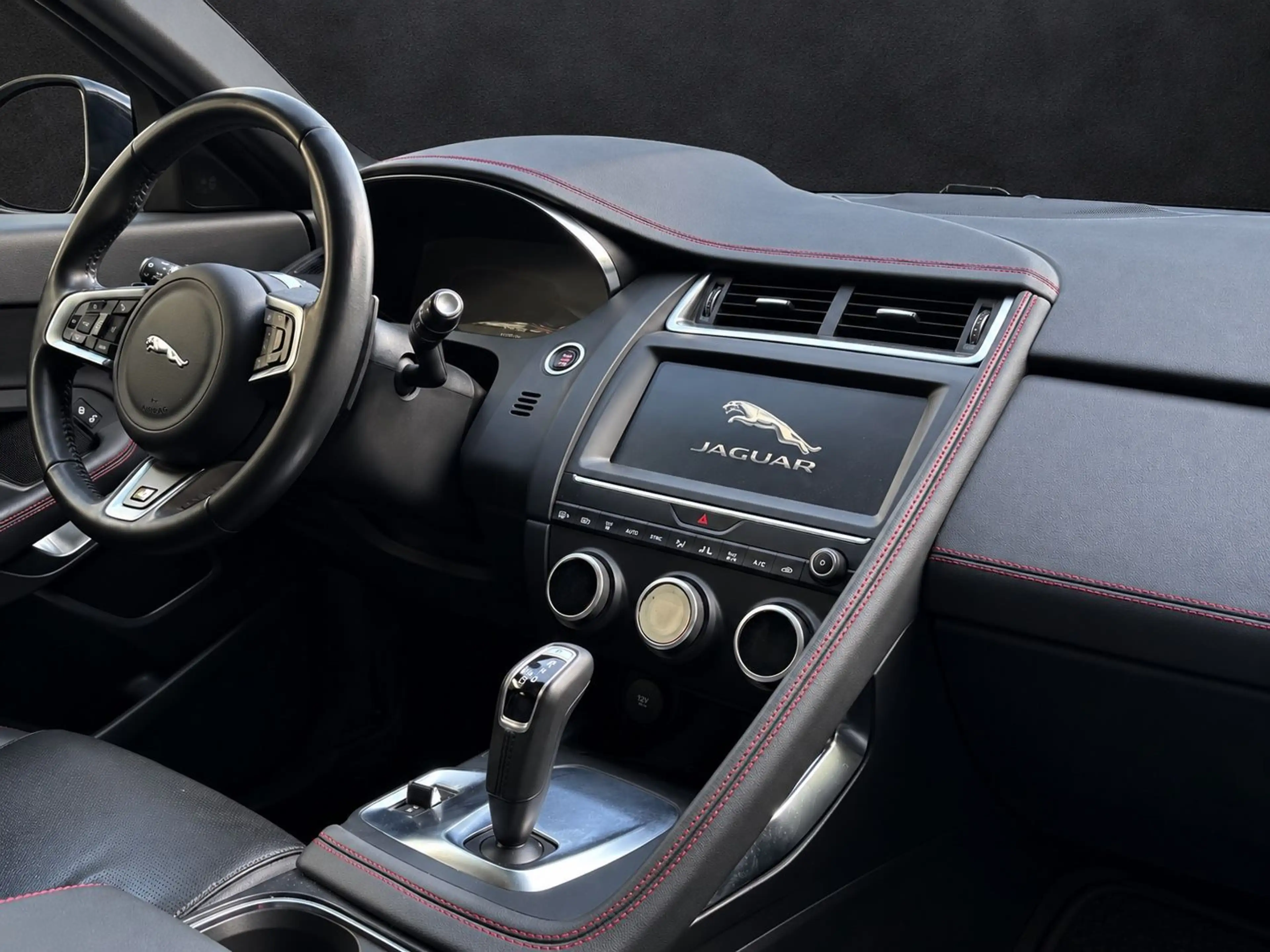 Jaguar E-Pace E-PACE Chequered Flag AWD * 1 HAND * — photo 7