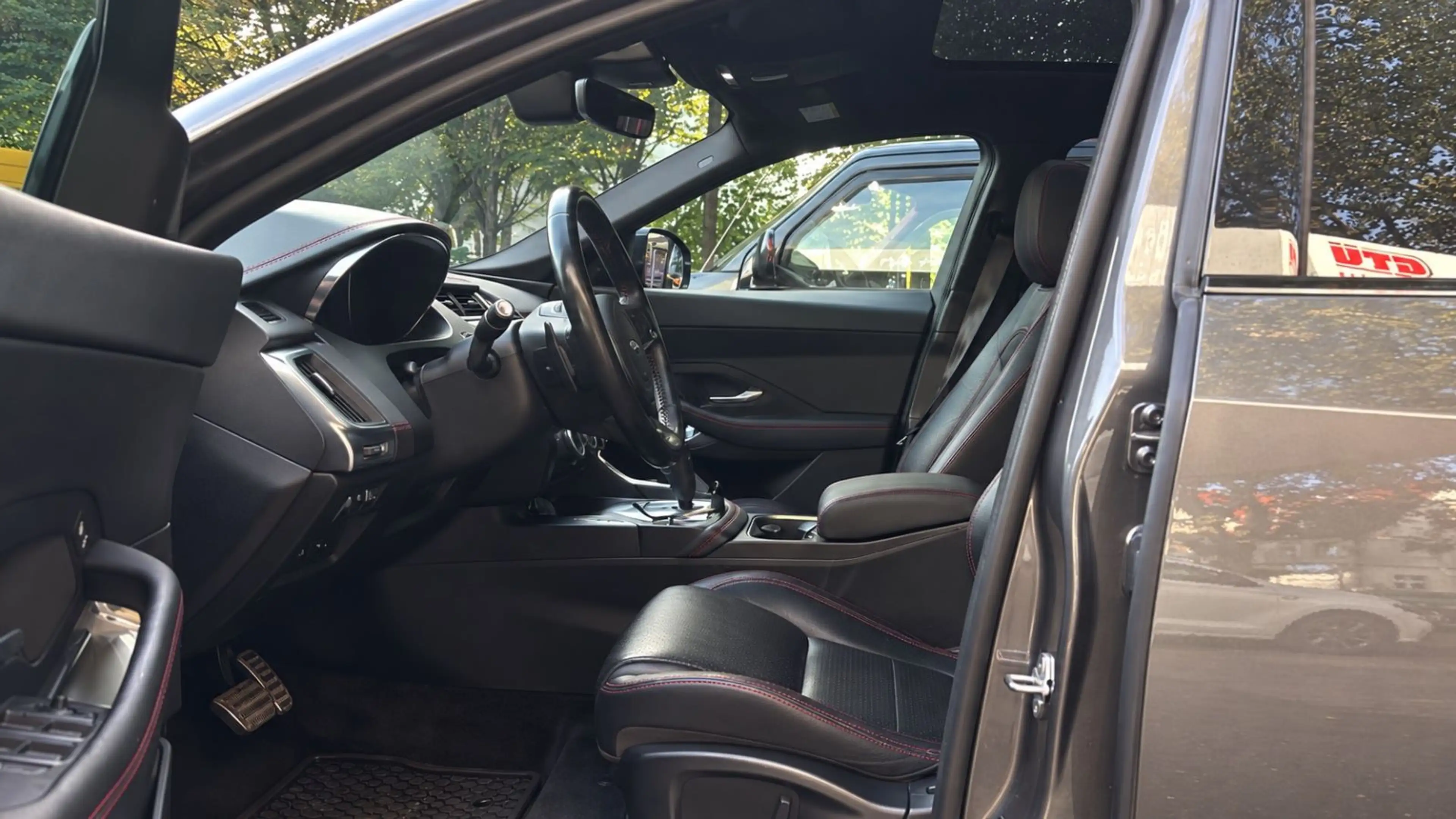 Jaguar E-Pace E-PACE Chequered Flag AWD * 1 HAND * — photo 4