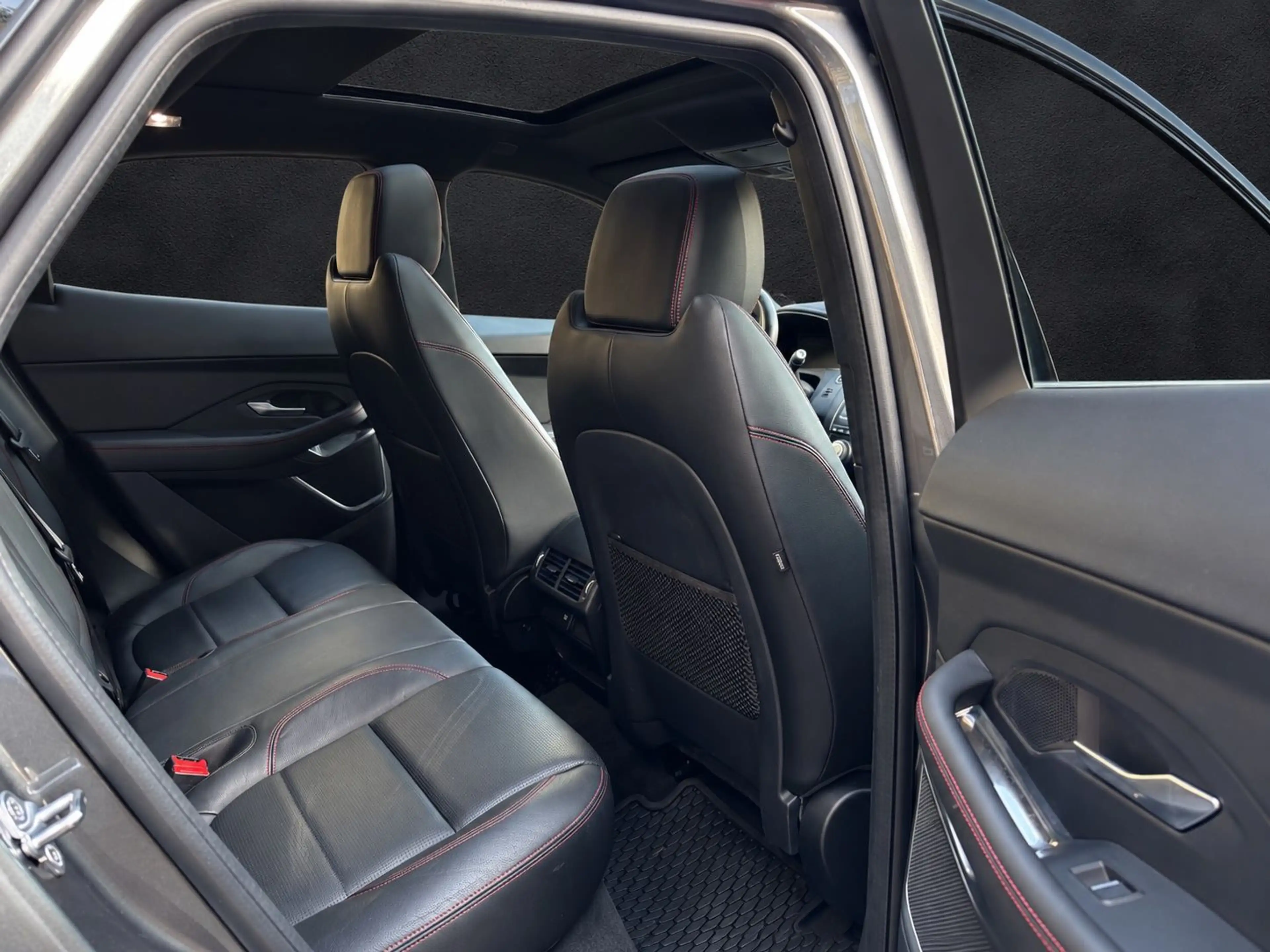 Jaguar E-Pace E-PACE Chequered Flag AWD * 1 HAND * — photo 6