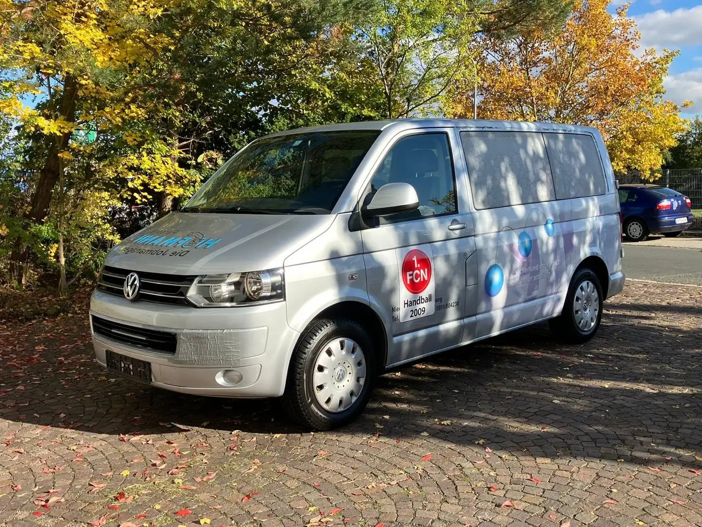 Volkswagen T5 Multivan Caravelle °1.FCN Kultbus°Scheckheft Gepflegt Grau - 1