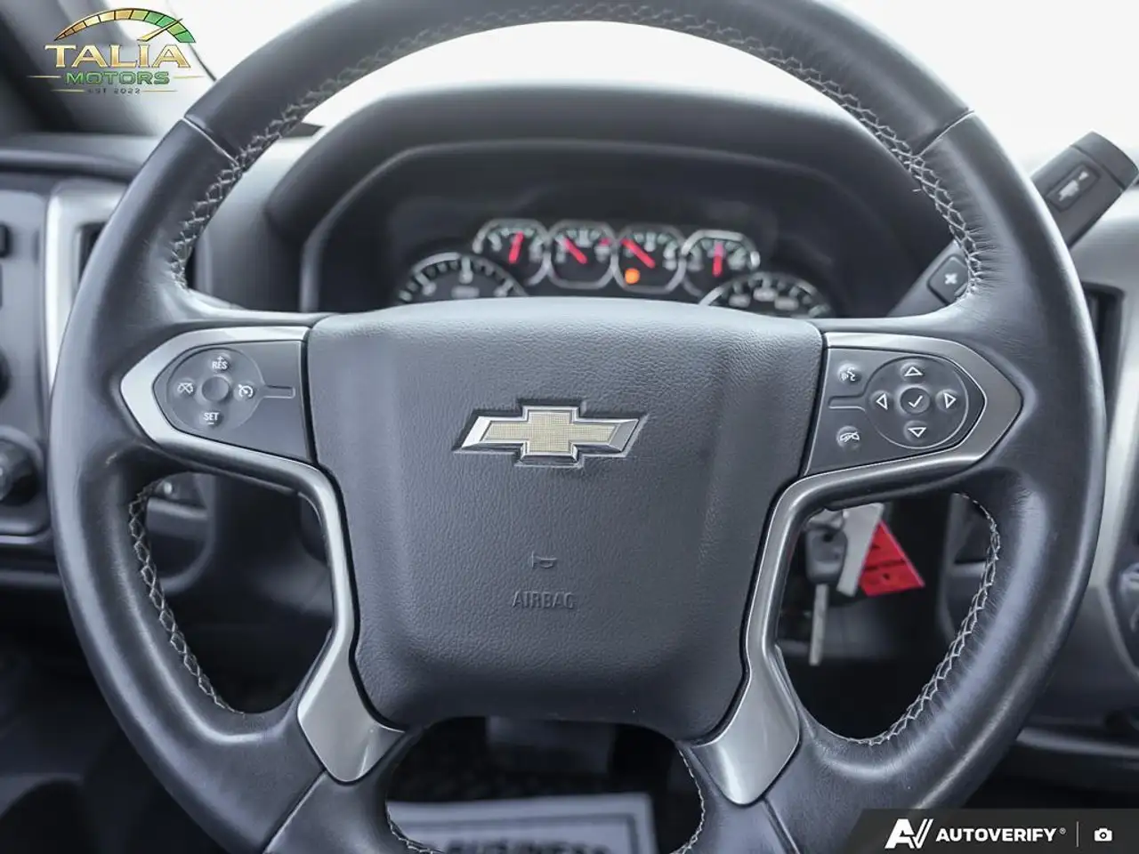 Chevrolet Silverado 1500 снимка Chevrolet Silverado 1500