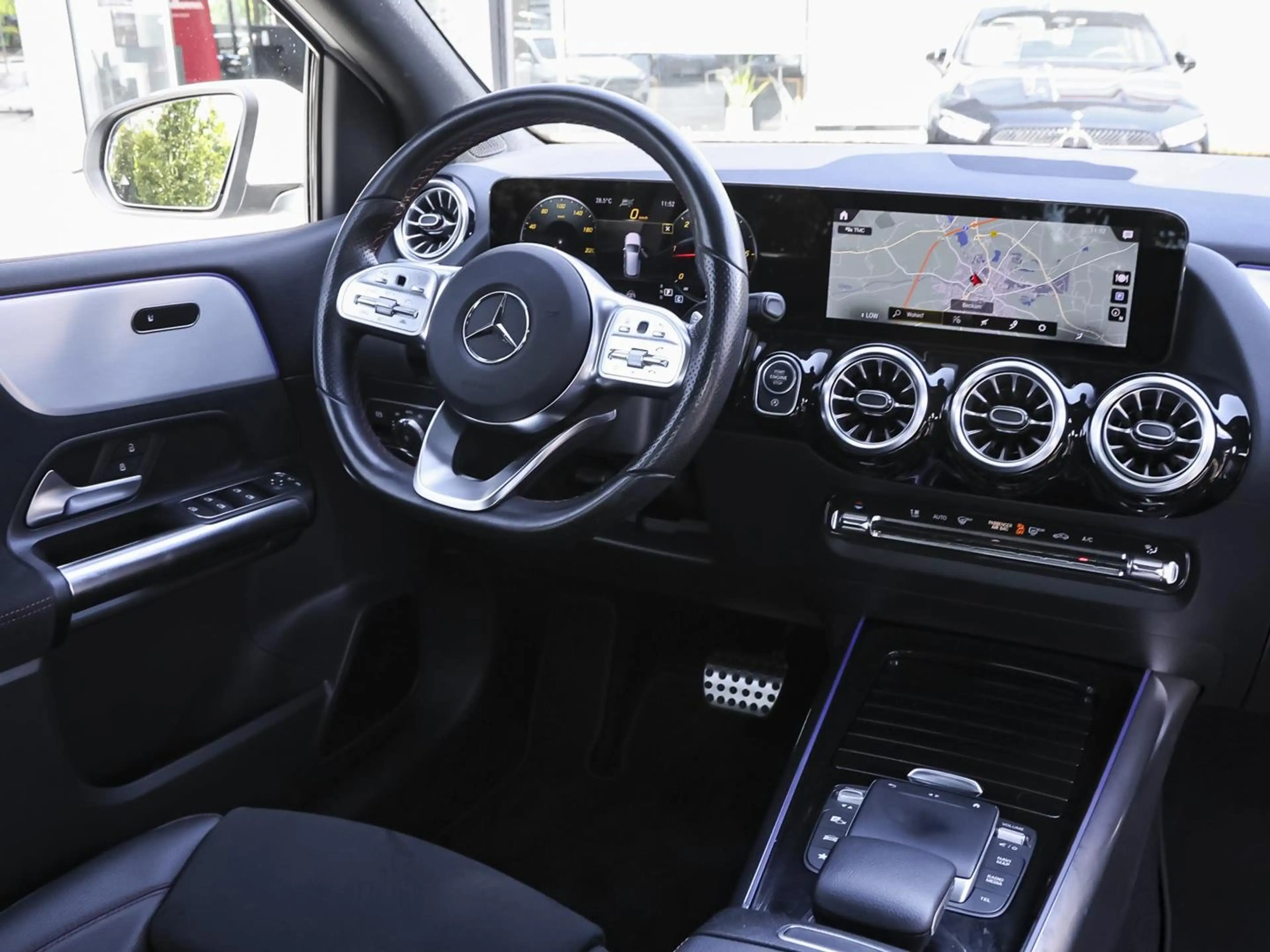 Mercedes-Benz B 200 d AMG Distronic Rückfahrkamera Multibeam — photo 8