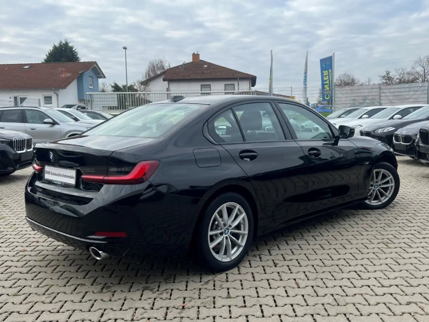 BMW 320 e A Limousine DA Parkass. Fernlichtass. AHK-klappb Schwarz - 2