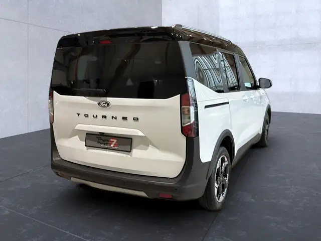 Ford Tourneo Courier view 5