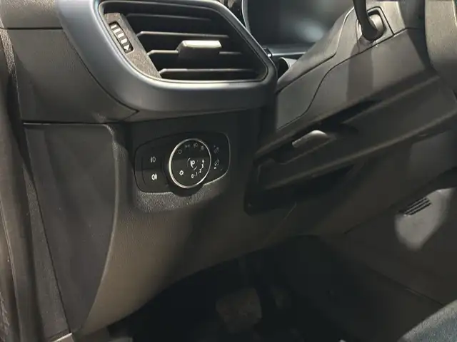 Ford Tourneo Courier view 13
