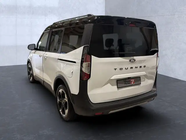 Ford Tourneo Courier view 3