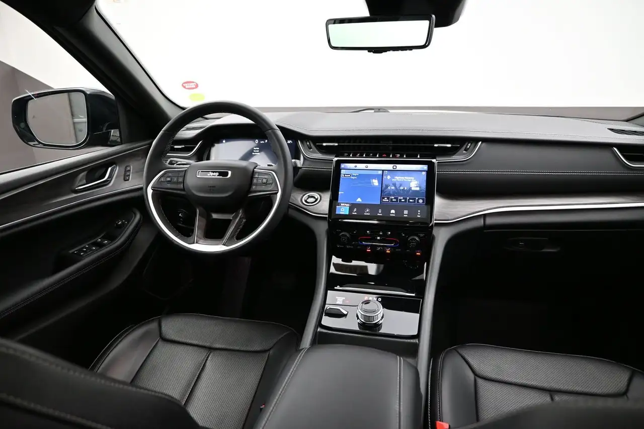 Jeep Grand Cherokee снимка Jeep Grand Cherokee
