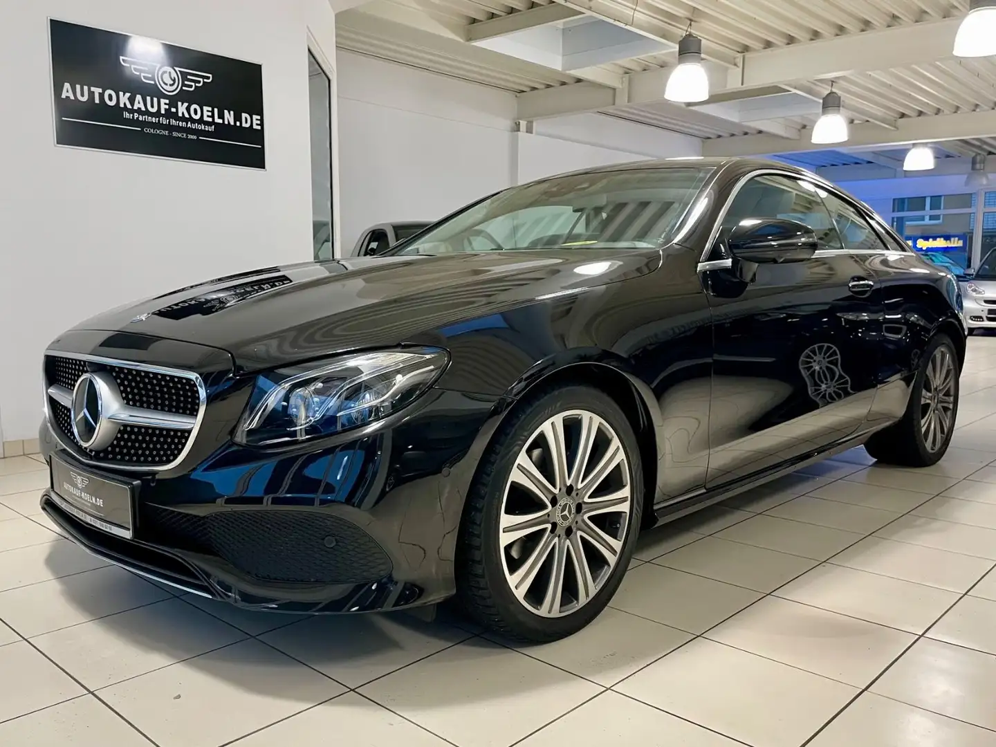 Mercedes-Benz E 200 Coupe Avantgarde/Leder/Navi/Led Noir - 2
