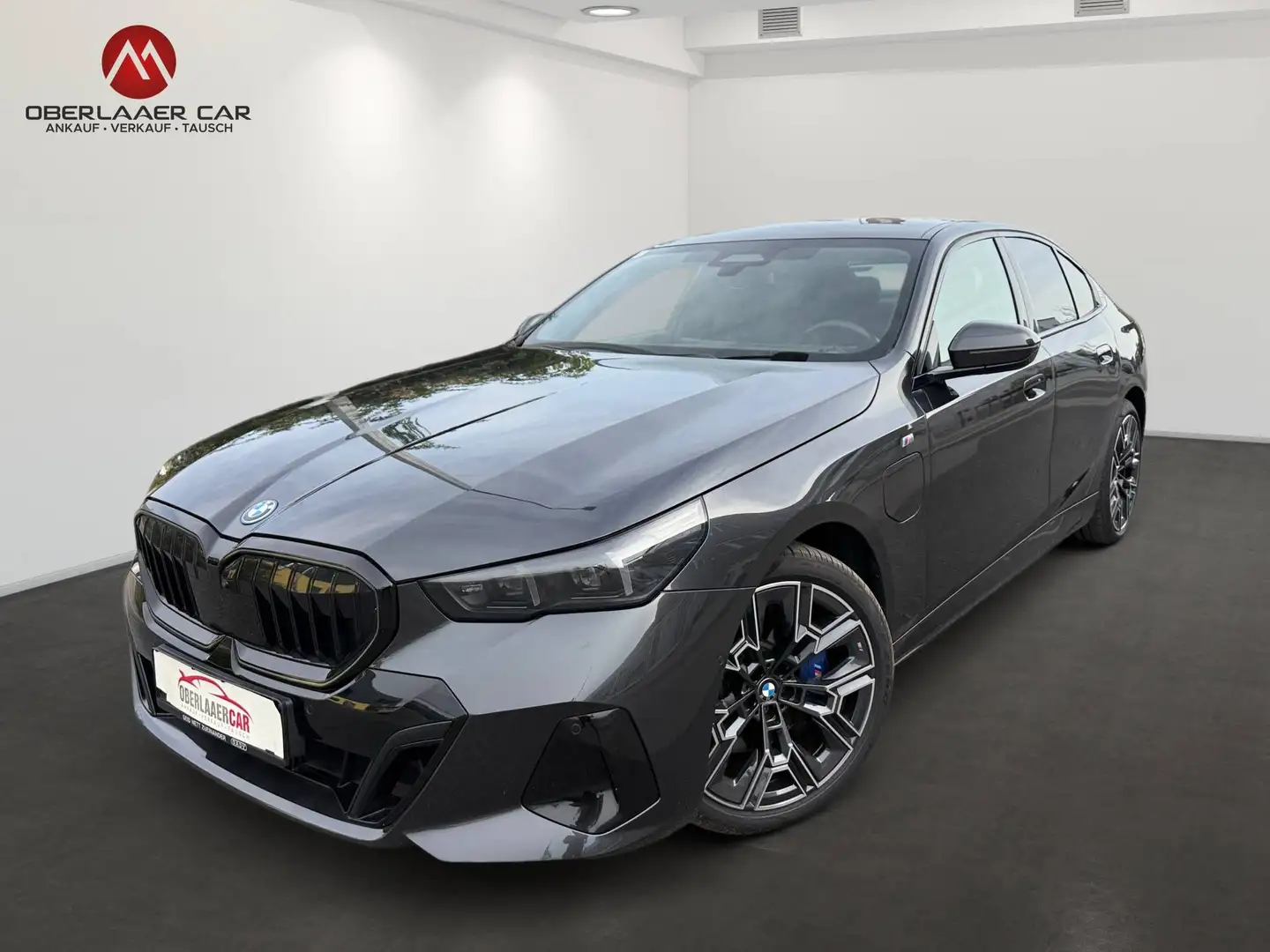 BMW 550 550 e xDrive M Sport | 20% Mwst | Panorama | VOLL | Grau - 1