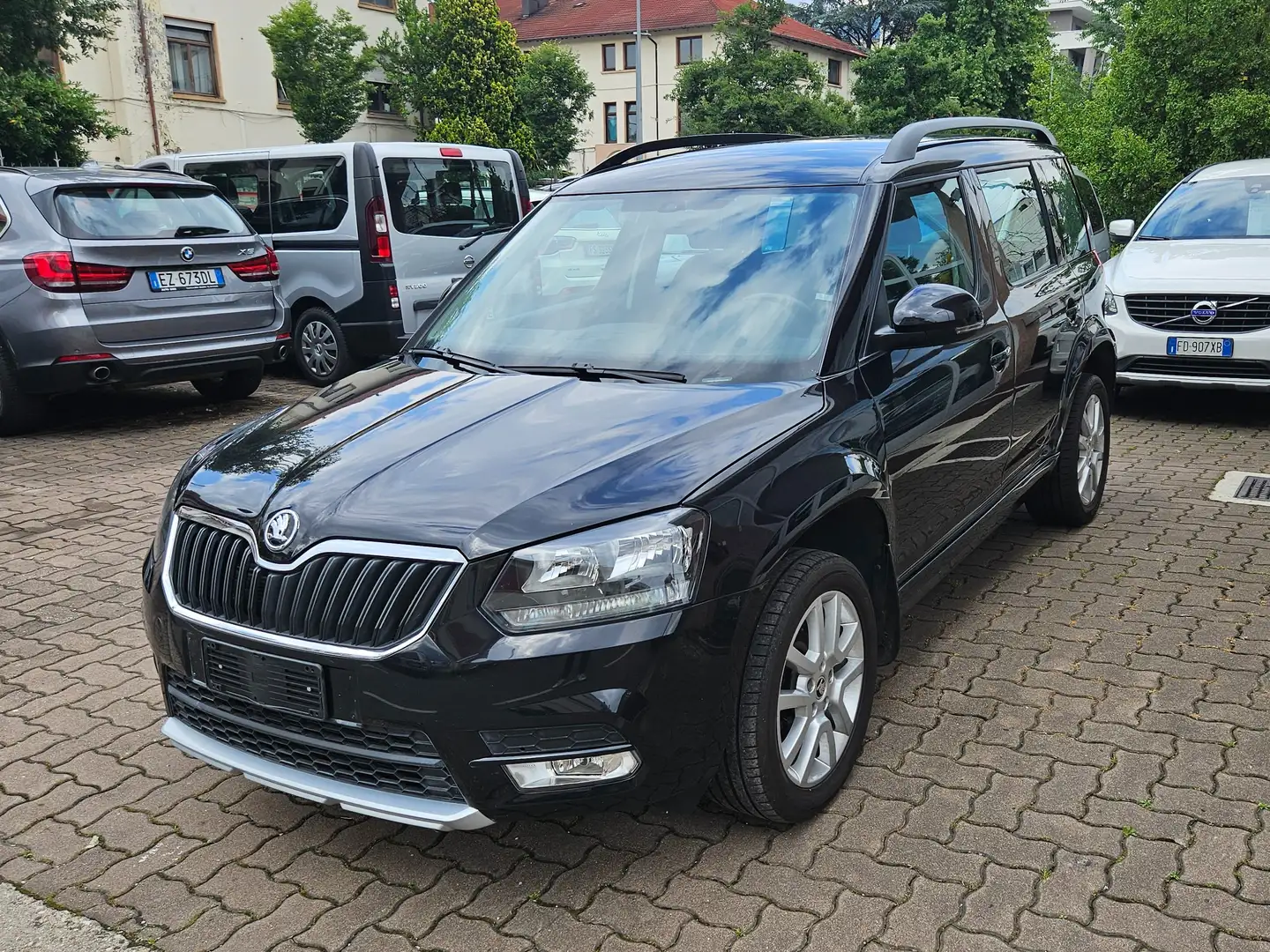 Skoda Yeti Outdoor 2.0 tdi Elegance 4x4 140cv GANCIO-SED.RISC Schwarz - 2