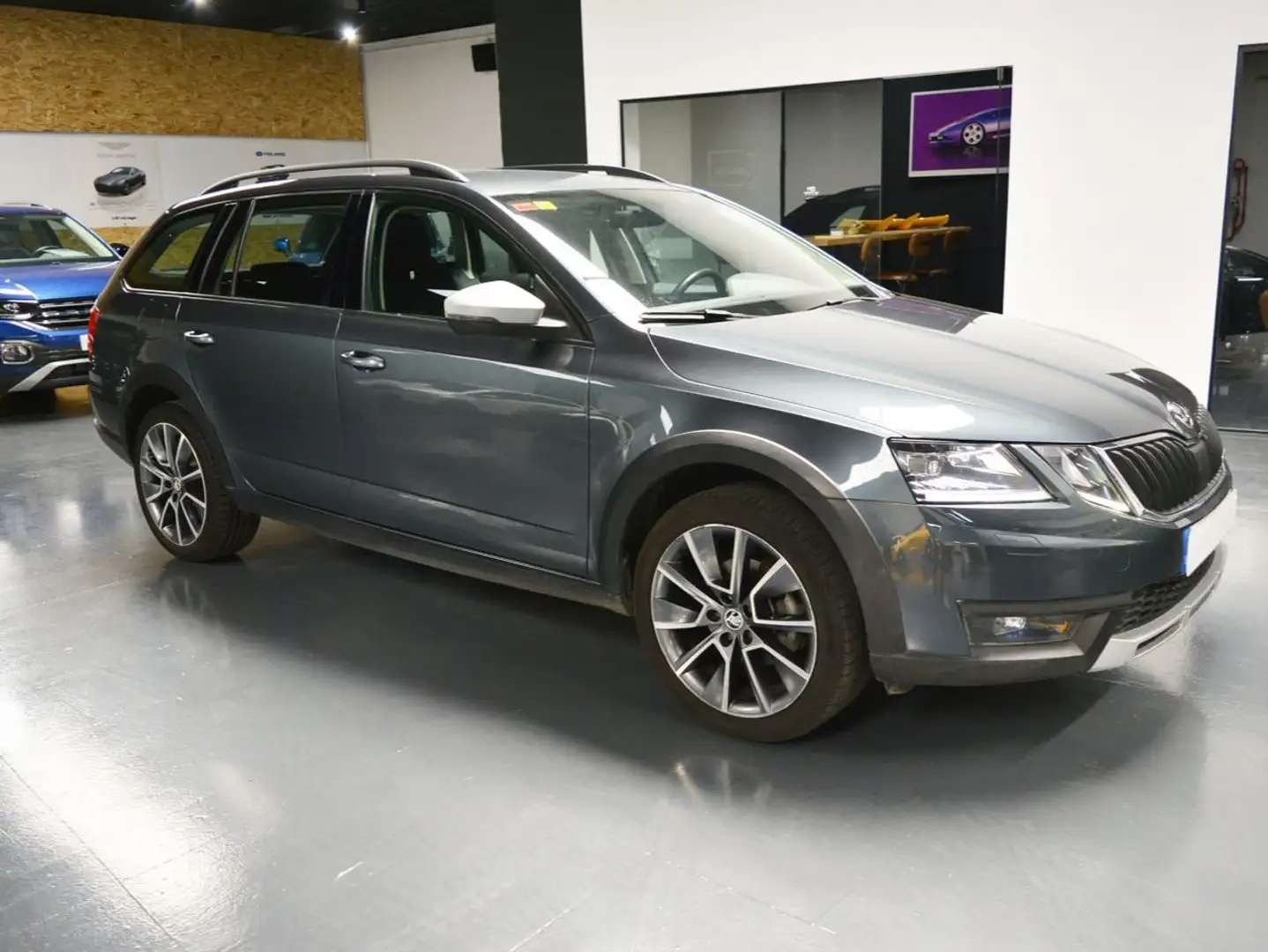 Skoda Octavia 2.0TDI 4x4 110kW Gris - 2