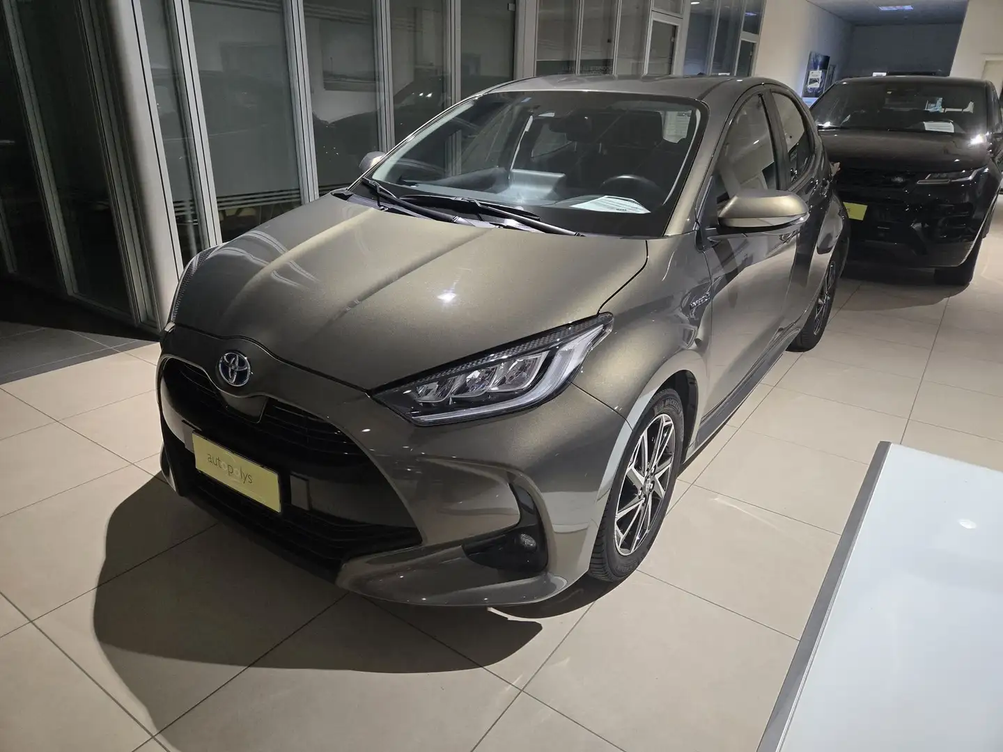 Toyota Yaris 1.5 Hybrid 5 porte Trend Bronzo - 1
