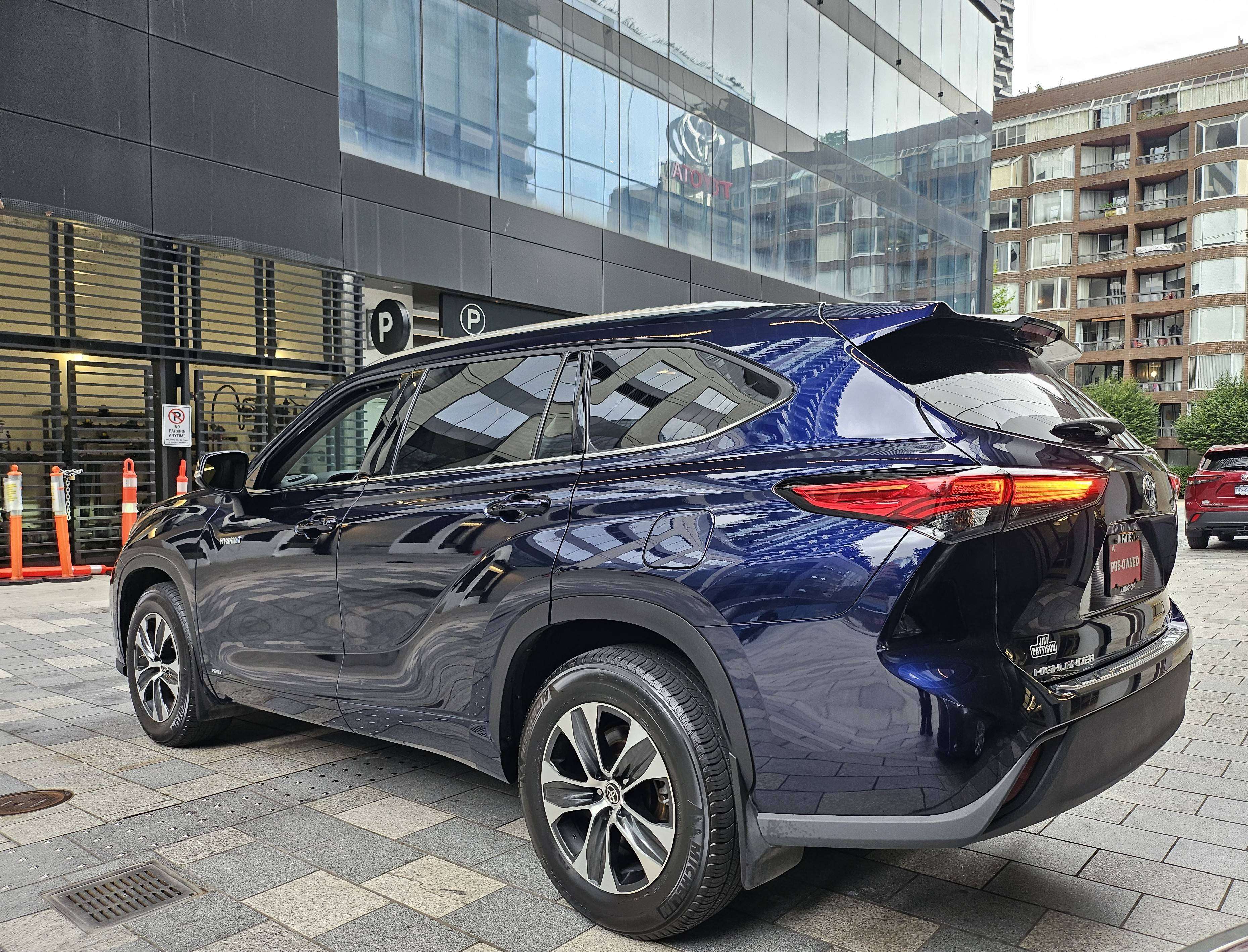 2021 Toyota Highlander Hybrid XLE AWD| Certified| No Accidents| One Owner — снимка 1
