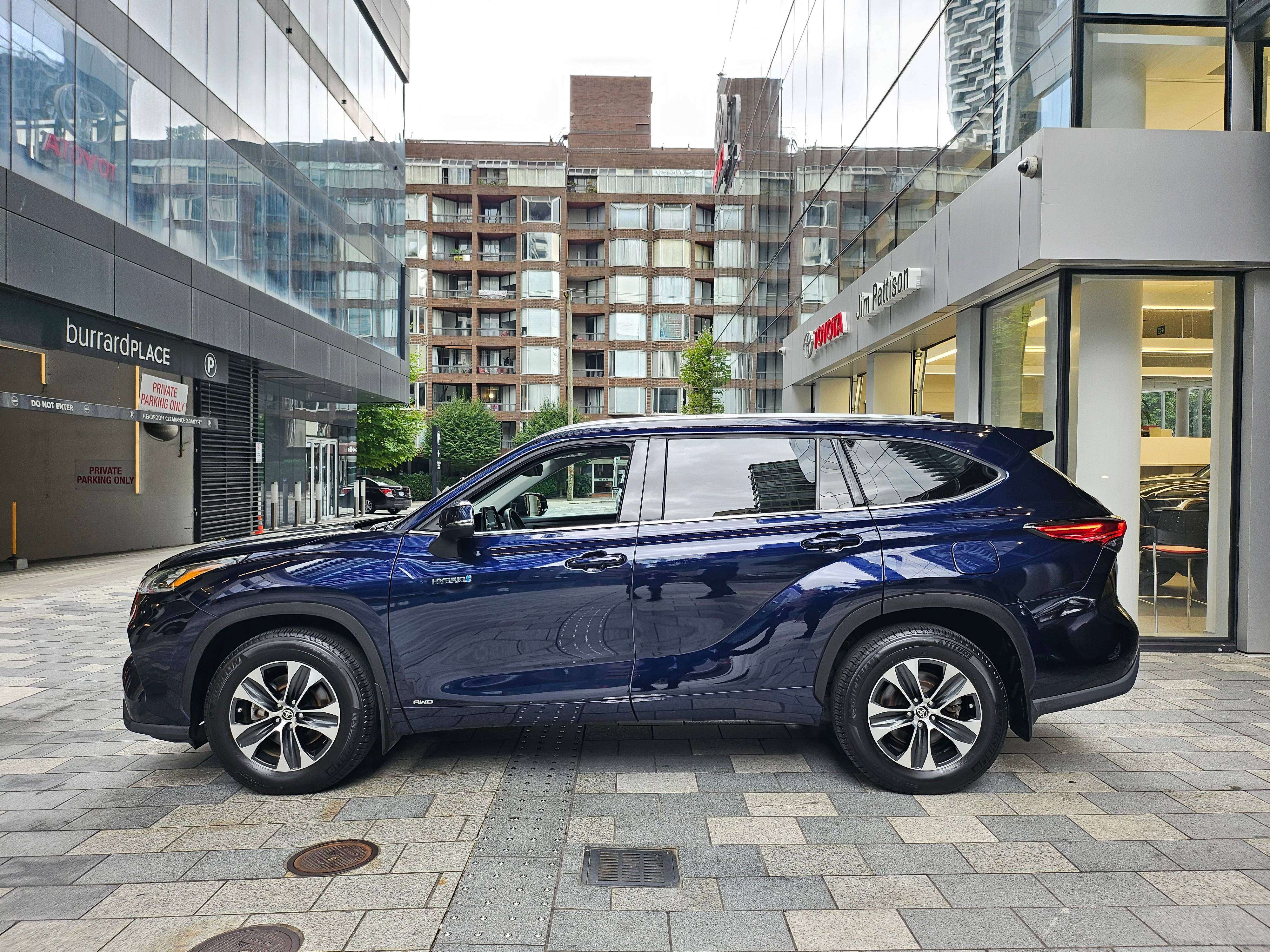 2021 Toyota Highlander Hybrid XLE AWD| Certified| No Accidents| One Owner — снимка 1