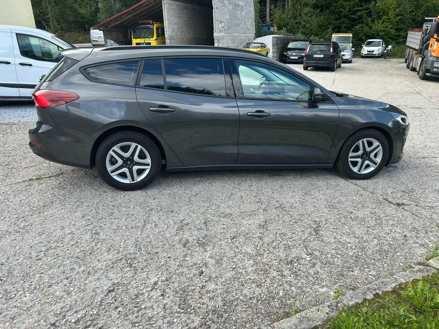 Ford Focus Cool&Connect, Winter-Paket, Rückfahrkamera, Aut Grau - 2