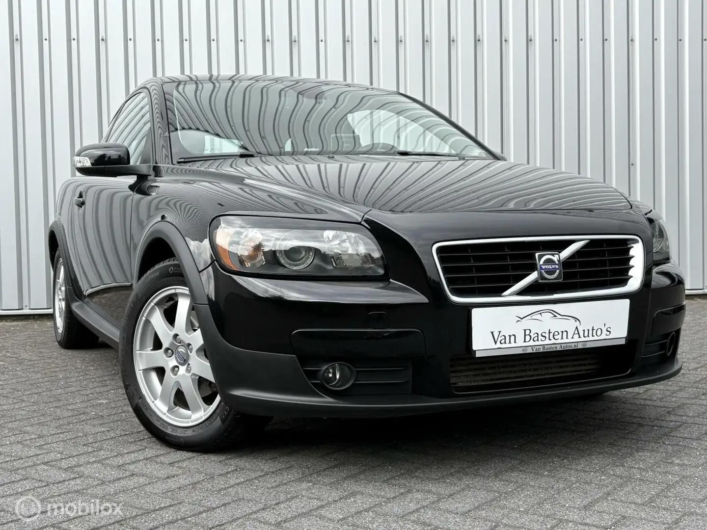 Volvo C30 2.0D Momentum | Airco | Dealer |2e eig| Youngtimer Zwart - 1