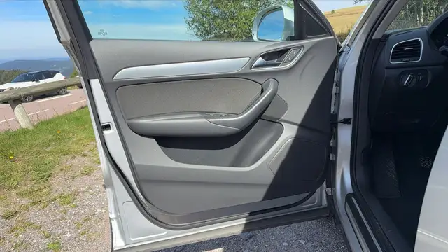 Audi Q3 view 7