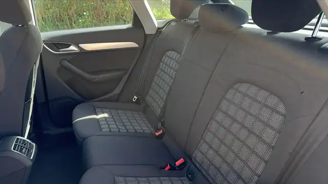 Audi Q3 view 9