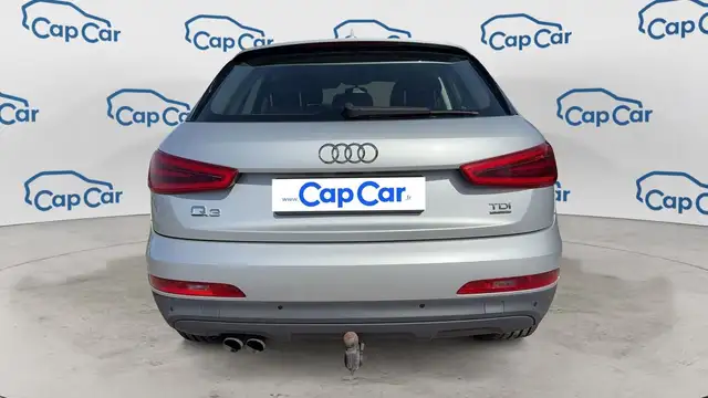 Audi Q3 view 3