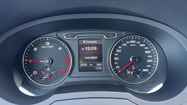 Audi Q3 view 12