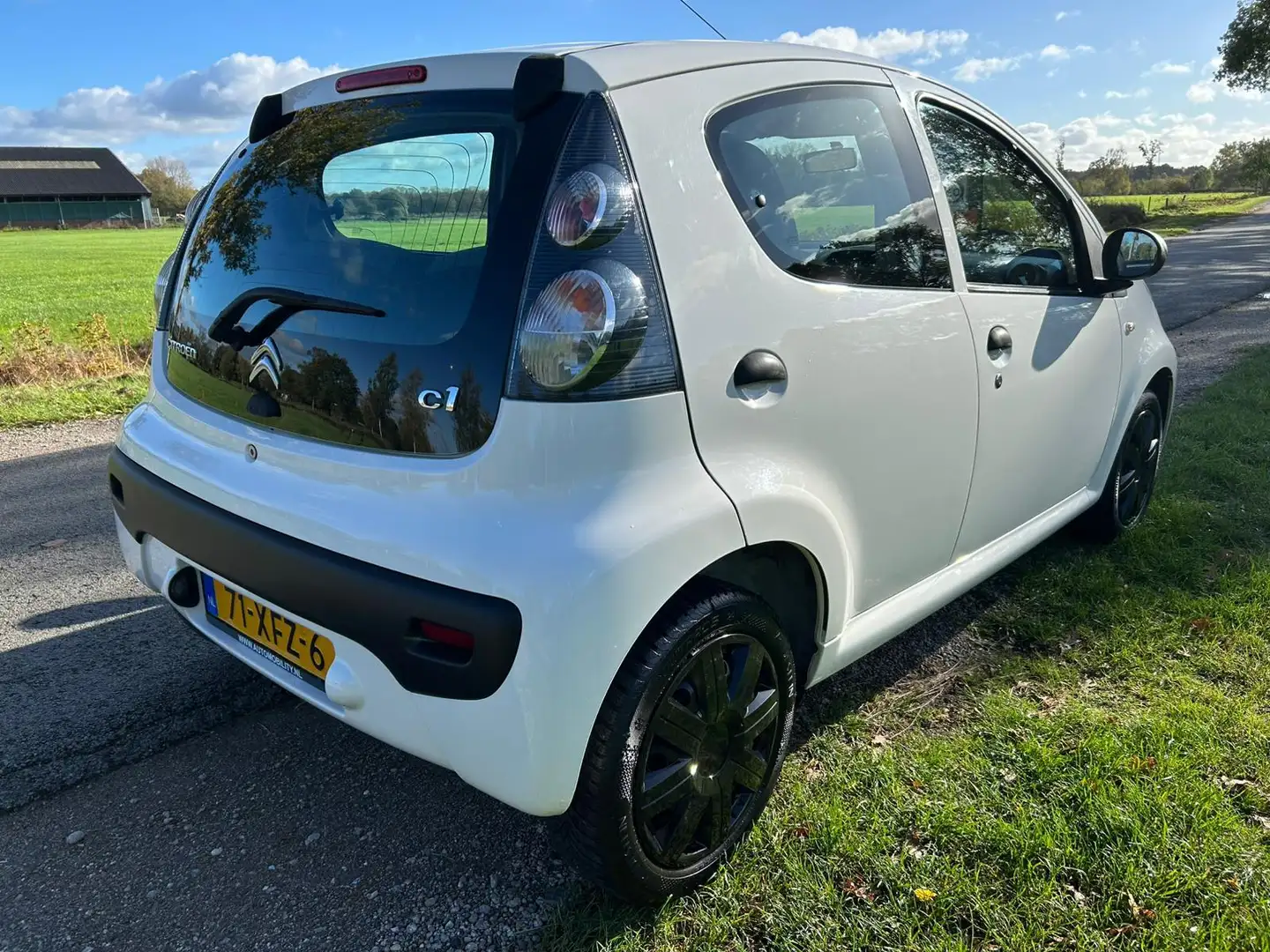 Citroen C1 1.0 Attraction dealer ond. airco zeer mooi Wit - 2