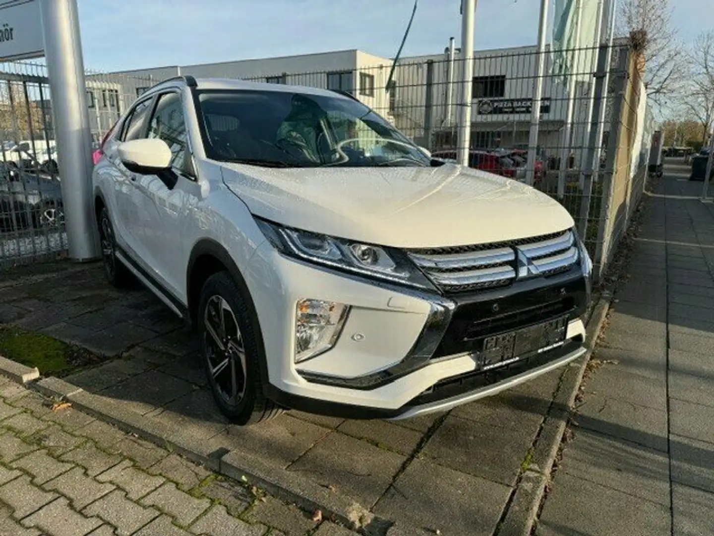 Mitsubishi Eclipse Cross Intro Edition 4WD Weiß - 2