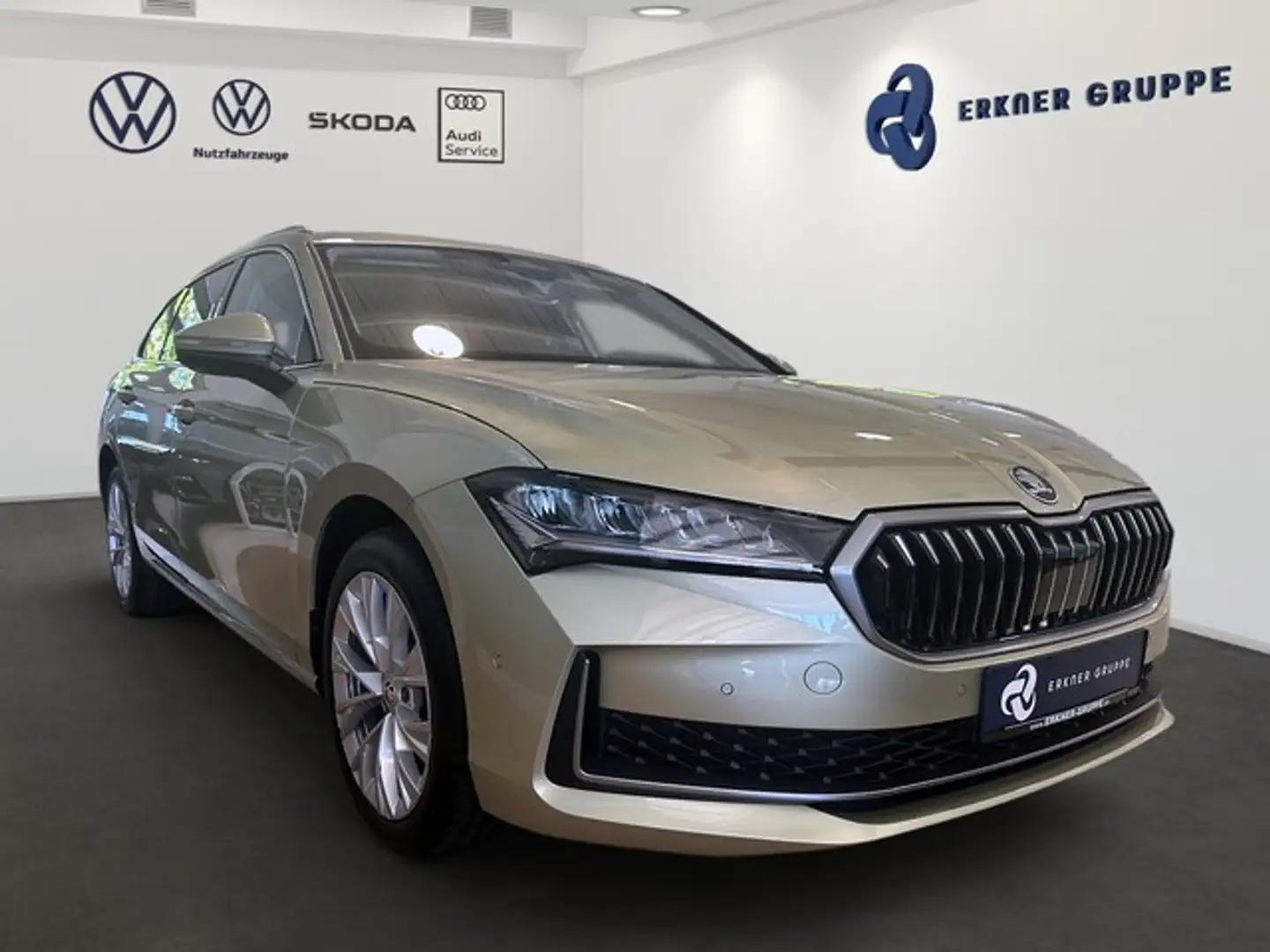 Skoda Superb Combi 2.0 TDI DSG Selection NAVI+AHK+ACC+GRA+ Beige - 2
